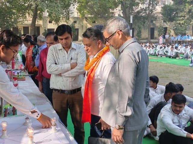 डी.एम.जी. इंटर कॉलेज — चित्र 143