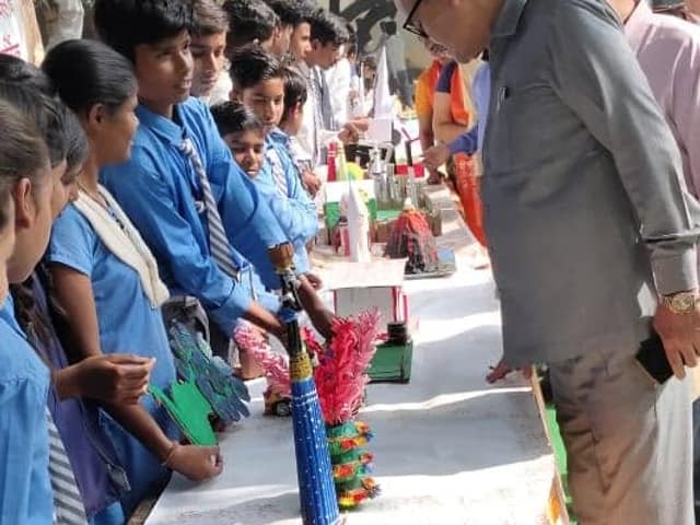 डी.एम.जी. इंटर कॉलेज — चित्र 145