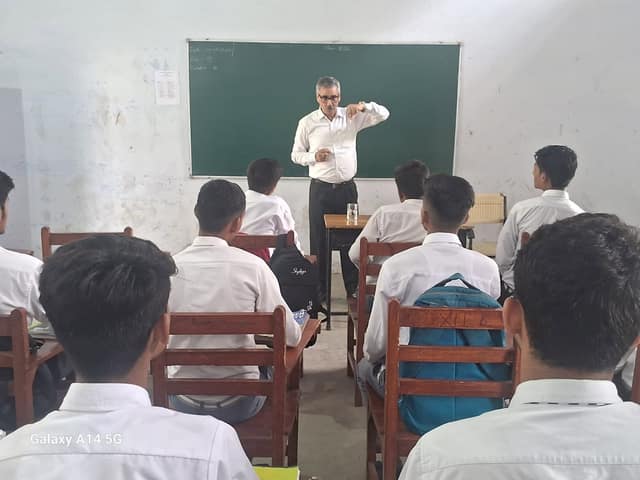 डी.एम.जी. इंटर कॉलेज — चित्र 300