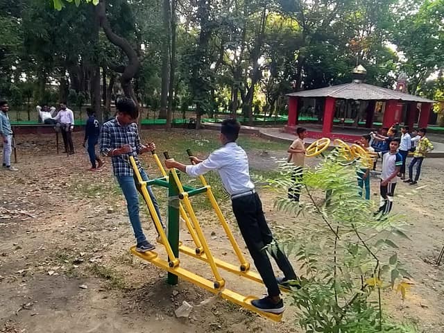 डी.एम.जी. इंटर कॉलेज — चित्र 400
