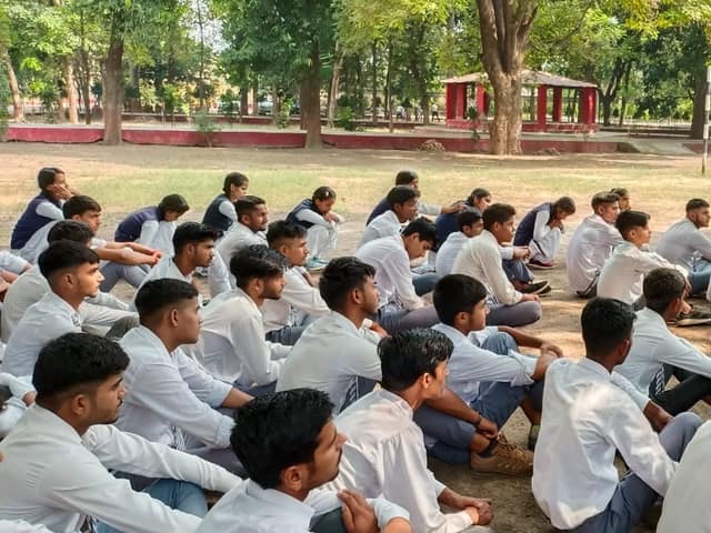 डी.एम.जी. इंटर कॉलेज — चित्र 500